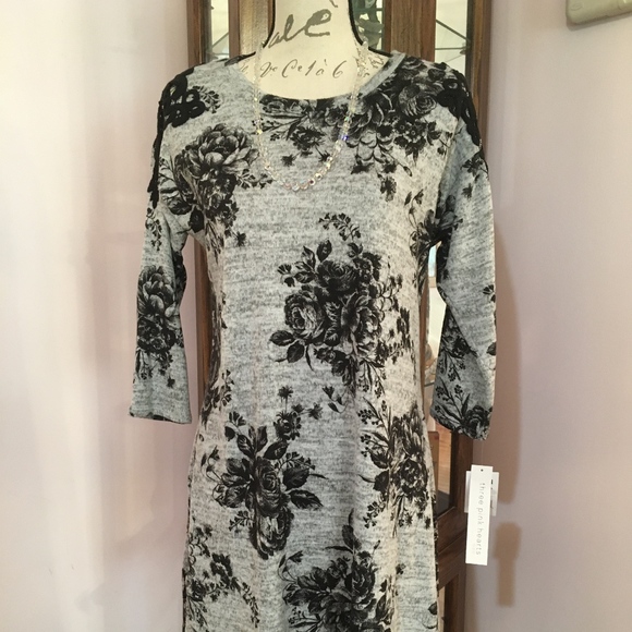 Brand new! Cute flowered dress NWT!! - Picture 3 of 8